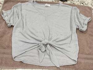 Everly Gray Ribbed V-Neck Short Sleeve Knot Front Top Size M